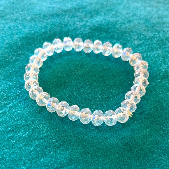 3 /$21⚡️Set of 4 Stretchy Bracelets with Clear, Faceted Beads - Picture 6 of 8